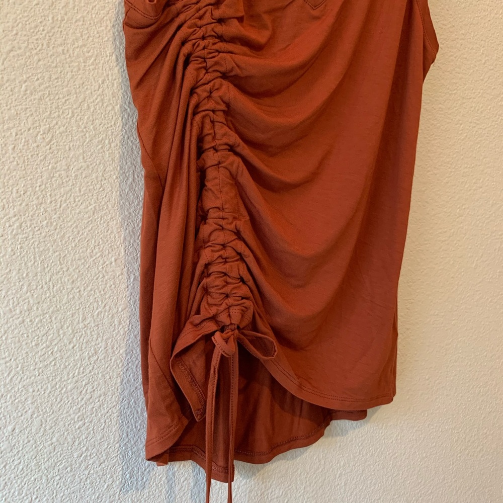 Express Ruched Tank - Picture 3 of 4